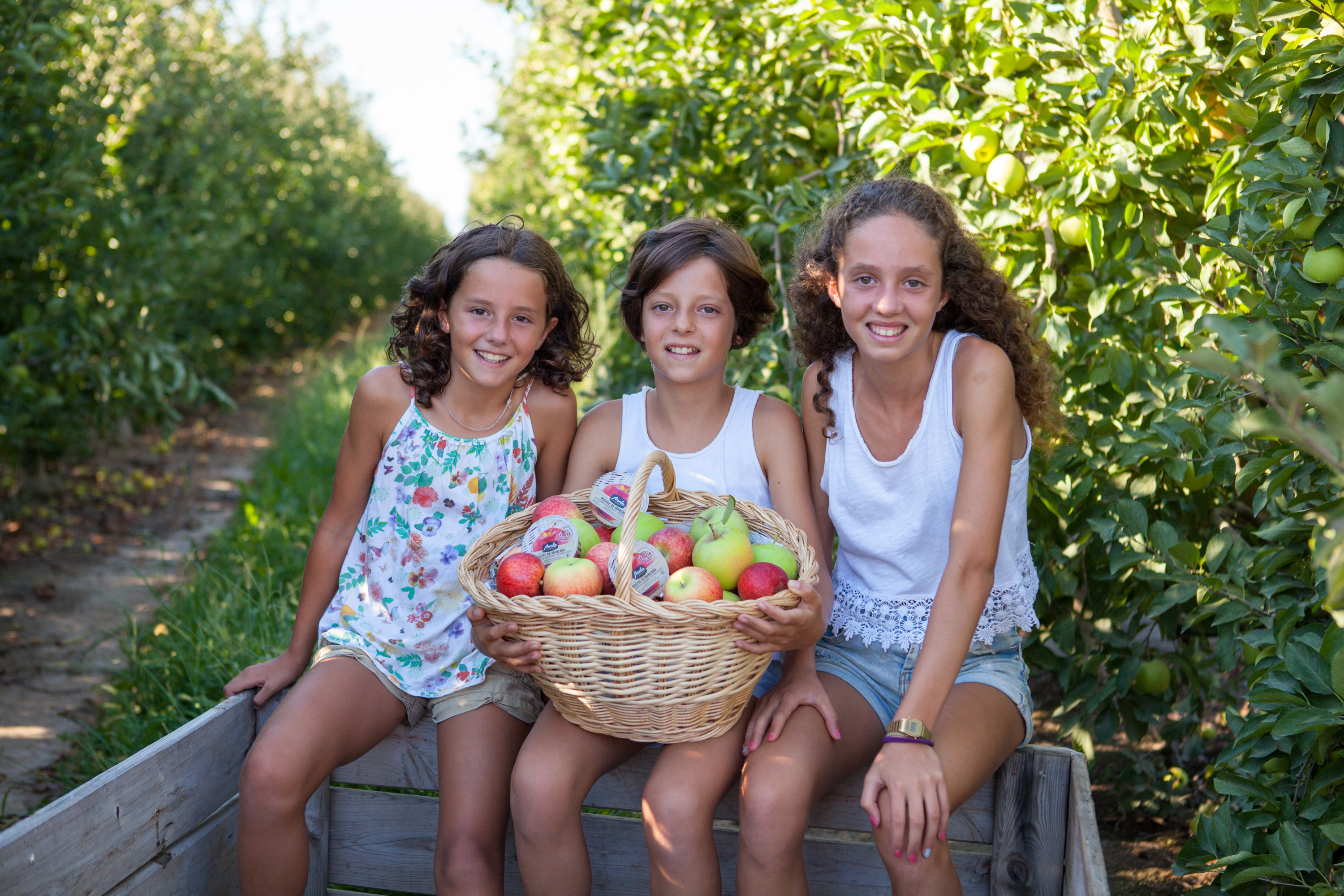 Anna + Elisabet + Laia = ANELA. L'origine du nom Anela.